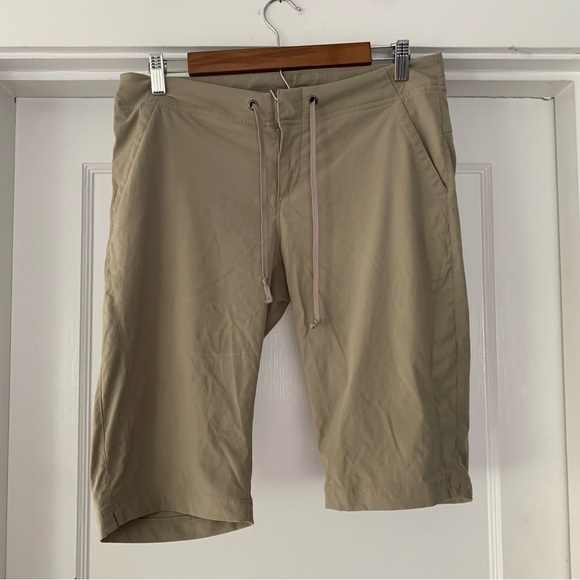 Columbia Pants - Columbia Shorts Women 8 Khaki Tan Omni Shield Advanced Repellency Bermuda